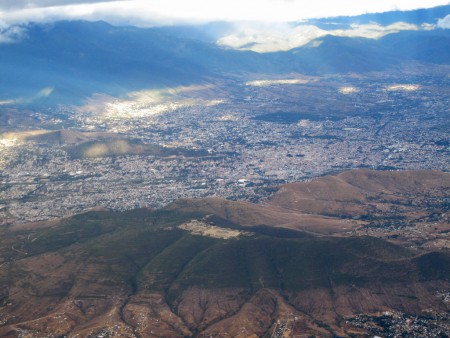 Monte Alban, Oxaca, Messico - La cima del monte è stata completamente rimossa per creare un altopiano